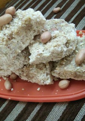 A picture of Shengdana(peanut) barfi.