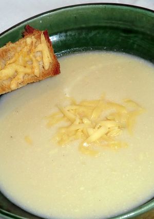 Karfiol krémleves recept, sajtos pirítóssal recept fotója