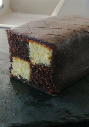 Une photo de Gâteau damier chocolat -vanille
