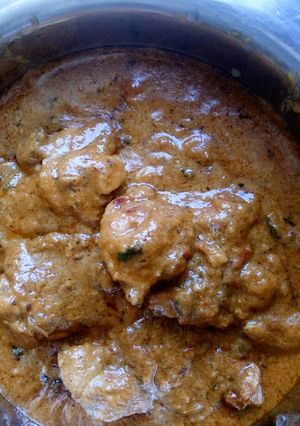 A picture of Shahi chicken korma.