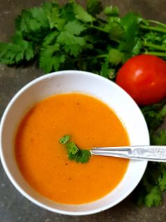 கிரீமி தக்காளி சூப் (Creamy thakkaali soup recipe in tamil) செய்முறை முக்கிய புகைப்படம்