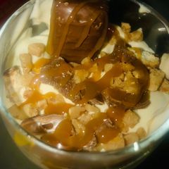 A picture of Easy Twix caramel apple parfait.