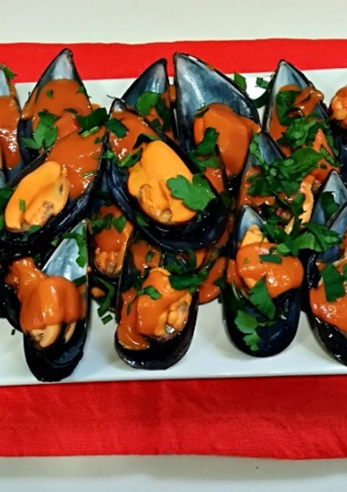 Una foto de Mejillones con salsa picante