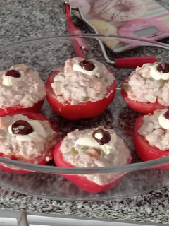 Una foto de Tomates rellenos de atún
