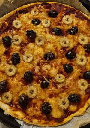 Foto de Pizza de Banana, Chourição e Azeitonas