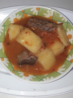A picture of Yam soup with goat meat.