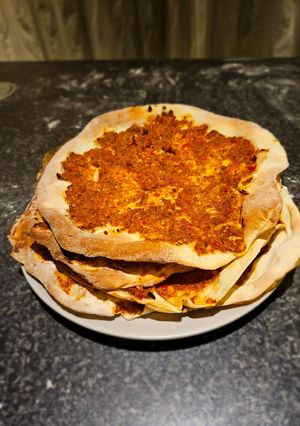 A picture of Lahmacun.