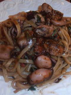 Φωτογραφία της συνταγής Linguini με μικρά καλαμαράκια σε βαθυ-κόκκινη σάλτσα