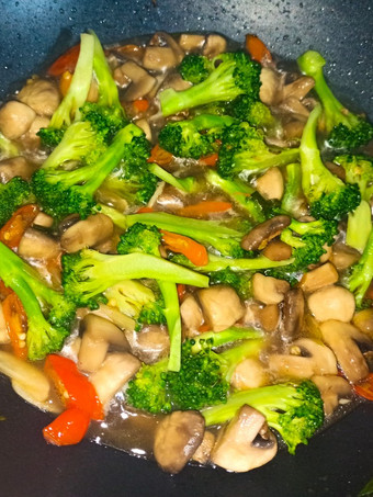 Cara Membuat Tumis Brokoli Jamur Kancing Pedas Murah