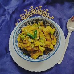 A picture of Cauliflower &, potato dry vegetable.