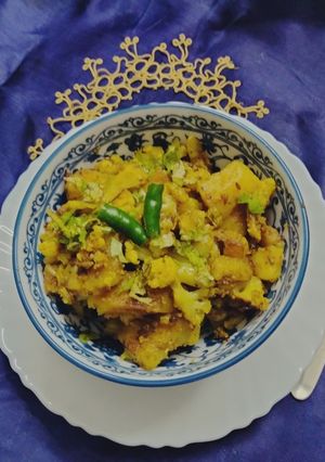 A picture of Cauliflower &, potato dry vegetable.