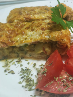 Una foto de Tortilla de calabacín, brócoli y chorizo