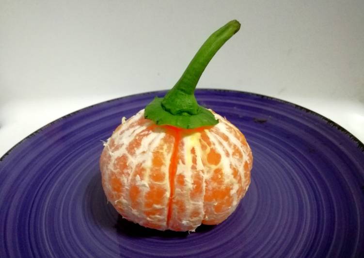 Steps to Prepare Any-night-of-the-week Fruta Halloween: calabaza de mandarina 🍊🎃