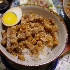 A picture of Lu Rou Fan (滷肉飯, Taiwanese Braised meat rice bowl).