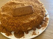 Una foto de postre con lotus
