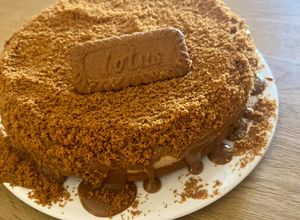 Una foto de Tarta de galletas lotus y queso crema en Thermomix