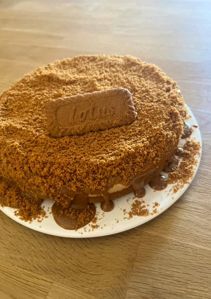 Una foto de Tarta de galletas lotus y queso crema en Thermomix