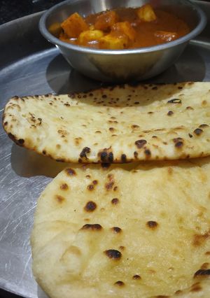 नान (Naan Recipe In Hindi) रेसिपी मुख्य फोटो