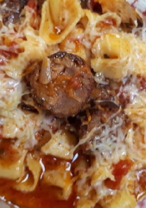 Una foto de Guiso de fideos, con asado del domingo