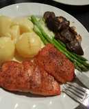 Cá hồi áp chảo và măng tây