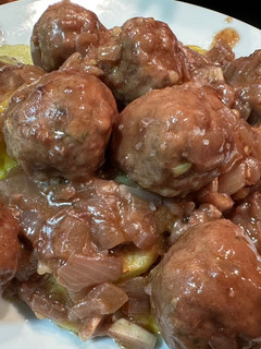 Una foto de Albóndigas en salsa de cebolla