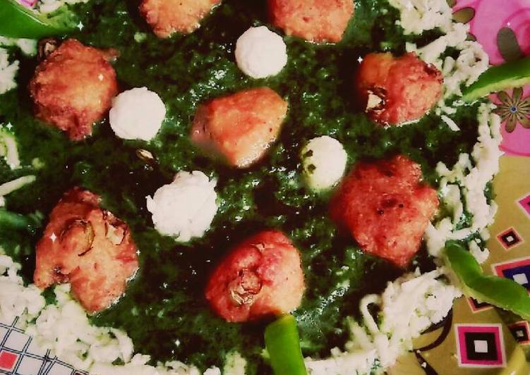 Paneer kofta in Palak gravy