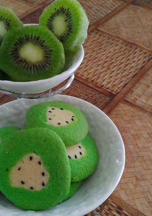 A picture of Kiwi cookies.