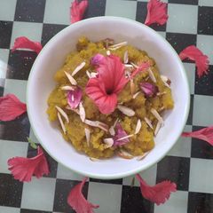 A picture of Mango suji Halwa.