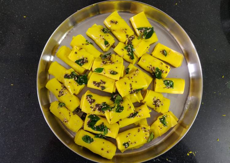 Steps to Make Speedy Khandavi with coconut filling