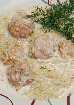 Kapros kovászos káposzta főzelék, húsgombóccal recept fotója