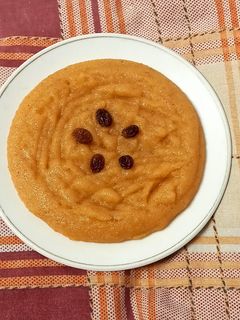 A picture of Sooji ka halwa.