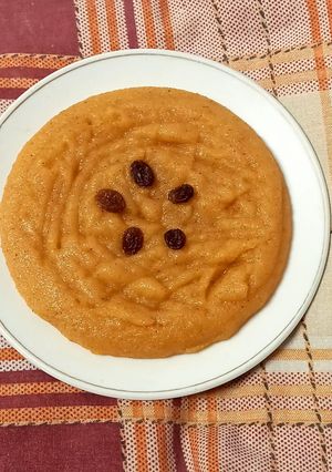 A picture of Sooji ka halwa.