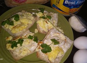 Una foto de Molletes de huevo