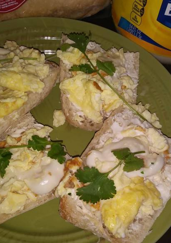 Una foto de Molletes de huevo