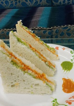 ત્રિરંગી સેન્ડવીચ(sandwich recipe in gujarati) રેસીપી મુખ્ય ફોટો