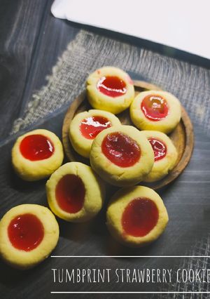 Foto resep Thumbprint Strawberry Cookies