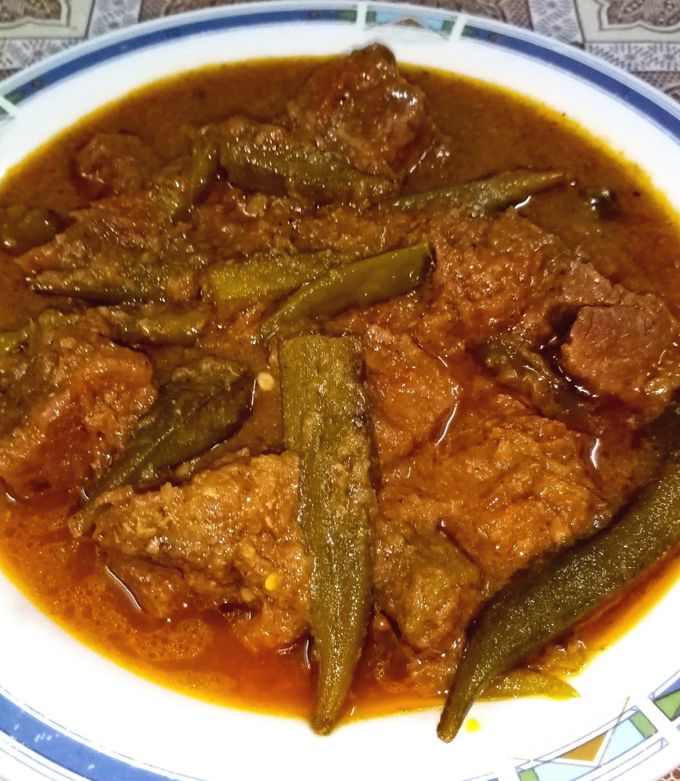 Spermatozoidlarning yuzga oqib tushayotgan surati