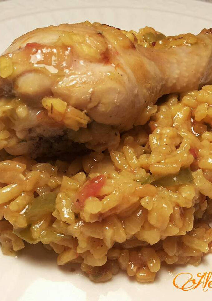 Una foto de Arroz con pollo en sartén