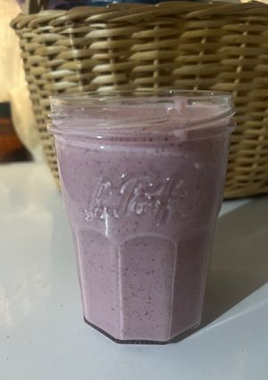 Una foto de Leche de frutilla con chía