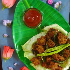 A picture of Yam/suran pakodas.