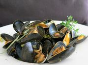 Une photo de moules à la crème