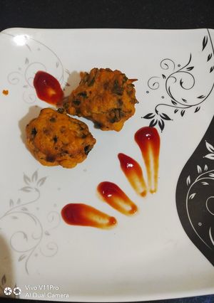 A picture of Aloo bonda.