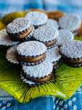 Alfajores de chocolate con masa sableé