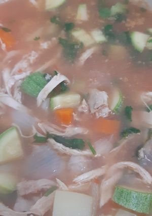 Una foto de Caldo de pollo ESPECIAL