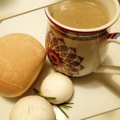 Bread and mushroom sauce A picture of Bread and mushroom sauce.