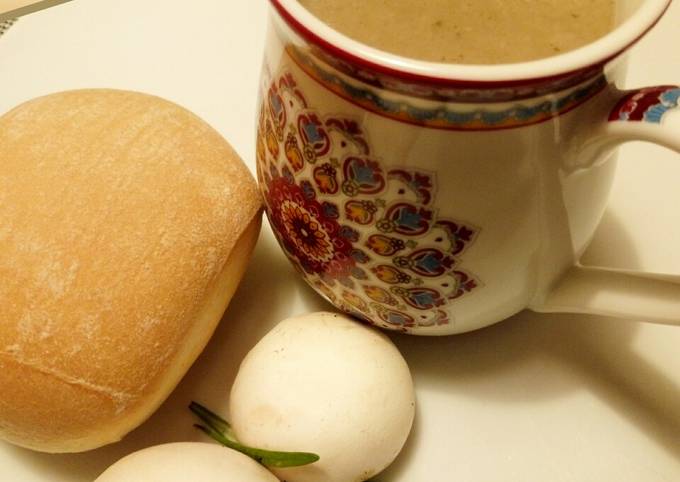 Bread and mushroom sauce