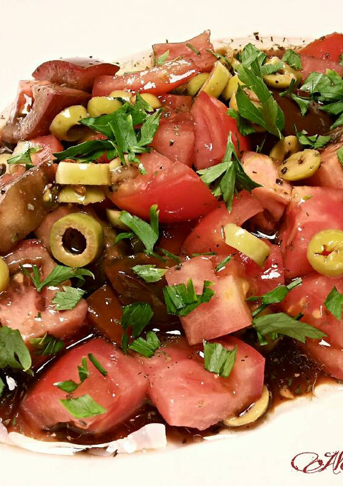 Una foto de Tomates aliñados