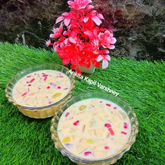 A picture of Fruit Custard.