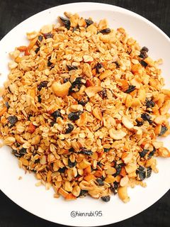 Hình của món Granola (ngũ cốc yến mạch).