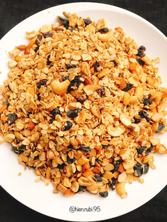Hình của món Granola (ngũ cốc yến mạch).